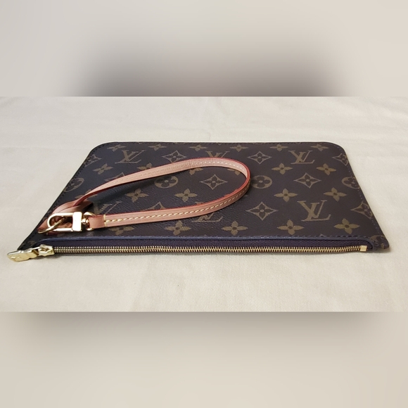 Louis Vuitton Neverfull MM GM Monogram Pouch - Picture 8 of 13